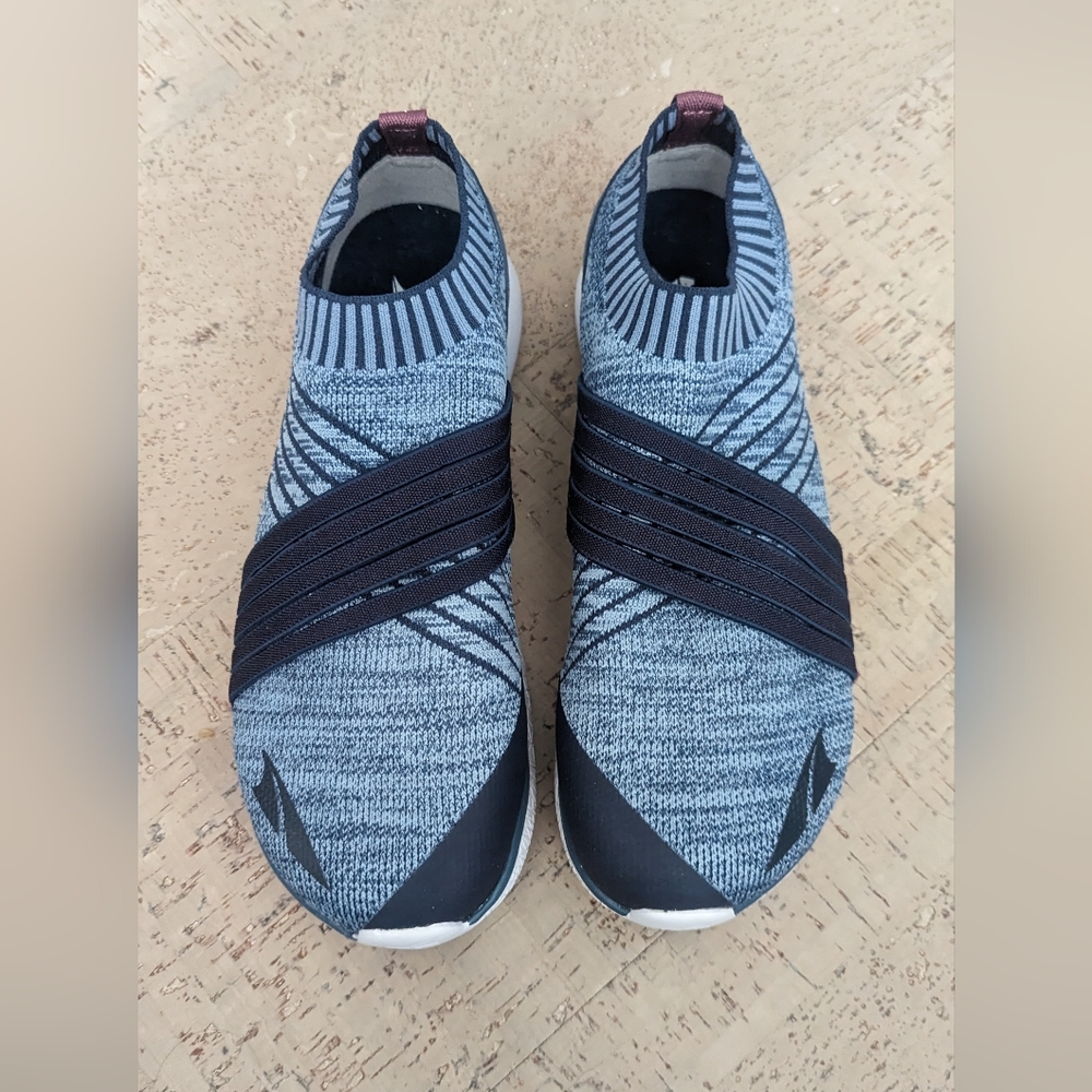 Size 8.5 Women's Altra Slip on Shoes Dyani